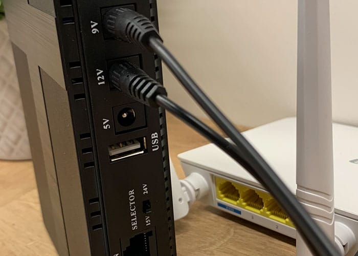 Безперебійний mini UPS (ДБЖ) для WiFi роутера ємністю 10400 мАг (DC1018P)